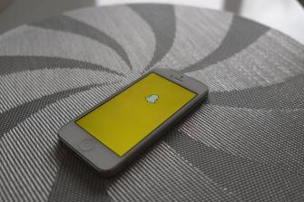 تحذير خطير للآباء من تطبيق "سناب شات"