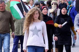 النيابة تسعى لتمديد اعتقال عهد التميمي حنى انتهاء الاجراءات