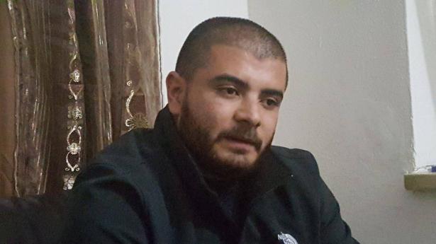 عندما يبكي الرجال: شقيق ضحية الانفجار في يافا علي ابو جامع لا يستوعب فقدانه حتى الآن