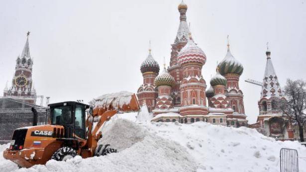 روسيا تستدعي الجيش لمواجهة عاصفة القرن