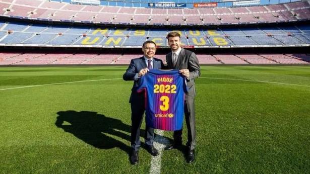 برشلونة يعلن رسميا تجديد عقد بيكيه