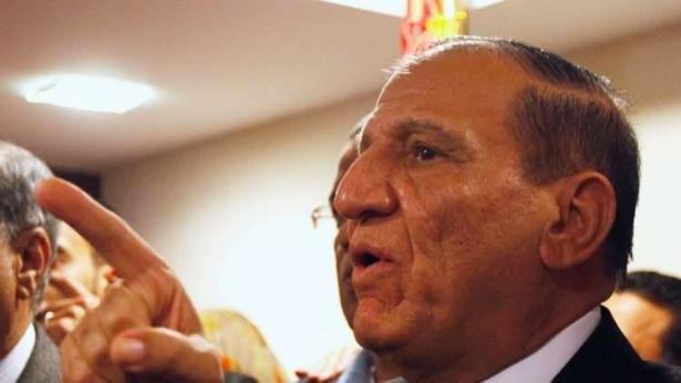 إيقاف نجل عنان عن العمل وإحالته للتحقيق