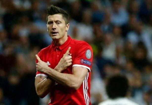 بايرن ميونخ يبحث عن مهاجم جديد تحسباً لانتقال ليفاندوفكسي إلى ريال مدريد