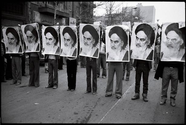 الايرانيون يحتفلون بمناسبة الذكرى الـ39 للثورة الايرانية