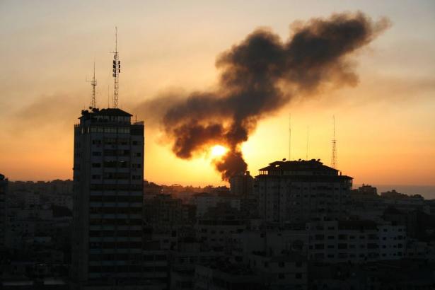 انباء عن شهيدين جراء قصف اسرائيلي على غزة