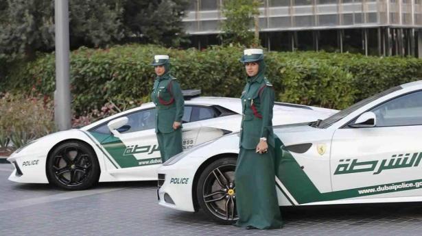 نساء في شرطة دبي مسؤولات عن حماية الشخصيات الهامة