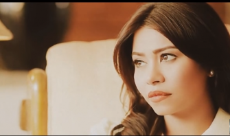 شيرين تركل حارسها لاجل سيلفي