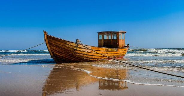 منع وضع قوارب صيادي الفريديس على الشاطئ لأنها منطقة سياحية