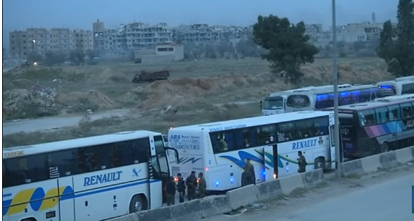 مقاتلو المعارضة يواصلون مغادرة الغوطة ومفاوضات حول دوما