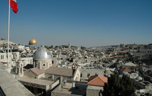 اعتقال موظف في القنصلية الفرنسية في القدس هرّب اسلحة من غزة الى الضفة عبر سيارات دبلوماسية