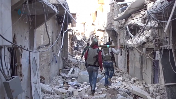 الإعلام الحربي التابع لحزب الله: الجيش السوري يطوق مدينة دوما بالكامل