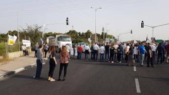 تظاهرة في جلجولية ضد اقامة محطة توليد الطاقة بسبب تلويثها للبيئة