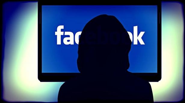 ورطة جديدة.. فيسبوك يسجل مكالماتك وتفاصيل “مخيفة”