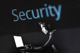 كيف تعرف إن تعرضت بياناتك للاستغلال بفضيحة فيسبوك