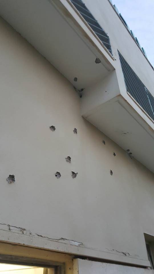 رهط: اطلاق وابل من الرصاص على مبنى البلدية واضرار جسيمة