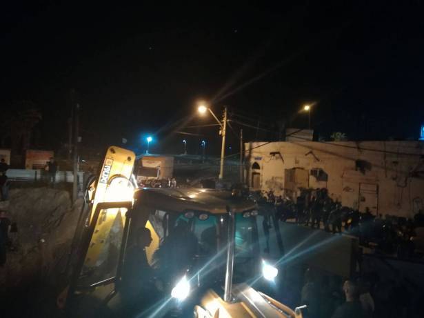 اعتقال عدد من الناشطين عقب الاعتداء على مقبرة في يافا
