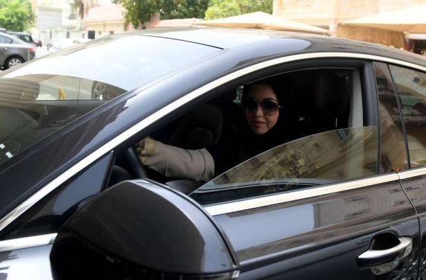 رسمياً.. بدء تطبيق قرار قيادة المرأة للسيارة في السعودية