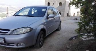اعطاب مركبات وشعارات عنصرية جنوب نابلس
