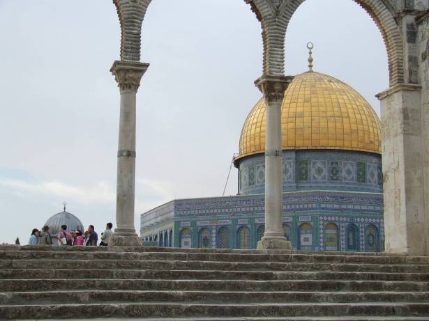 مفتي فلسطين يدعو إلى مقاطعة الدول التي تعترف بالقدس عاصمة لـ”إسرائيل”