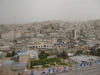 مستوطنون يستولون على منزل في الخليل