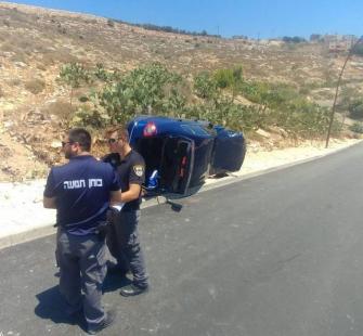 انقلاب سيارة في طمرة واصابة خطيرة