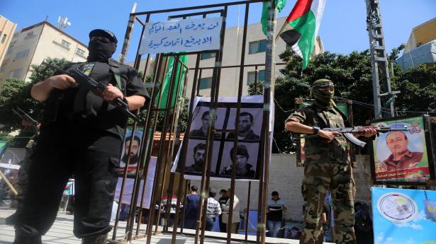 وزراء إسرائيليون: لا هدنة مع حماس دون إعادة جثث جنودنا