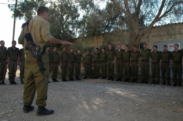 كاسرو الصمت؛ فاضحو ممارسات الجيش ضد الفلسطينيين، يمنعون دخول المدارس
