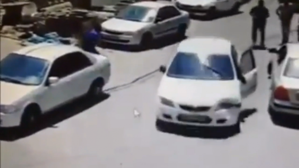 شاهد: مطاردة سائق سيارة مشتبه بسرقة سيدة في قرية برطعة