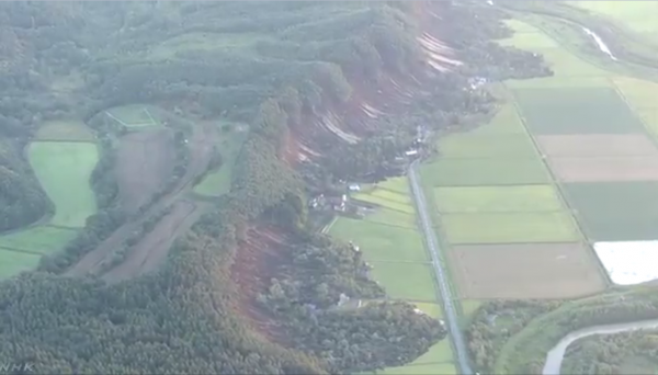بالفيديو.. انزلاقات أرضية تبتلع منازل بعد زلزال اليابان المدمر