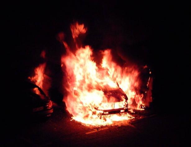 شجار في كفرمندا واصابة لفتى وحرق مركبة في الناصرة