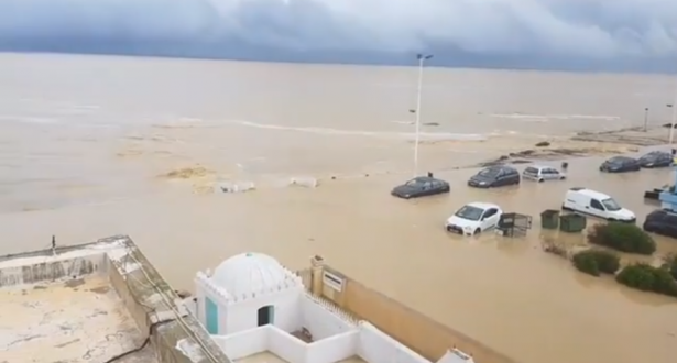 مشهد يحبس الأنفاس.. غضب الطبيعة يحوّل ولاية “نابل” التونسية لنهرٍ جارف مدمّر