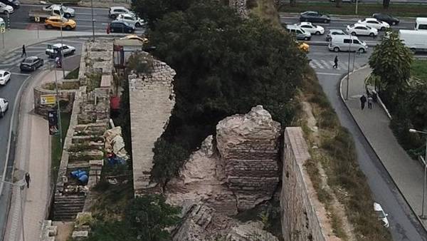 انهيار برج أثري من القرن الخامس الميلادي بإسطنبول