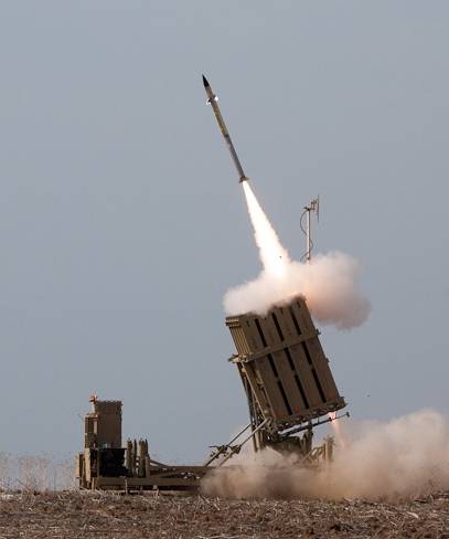 الجيش الاسرائيلي يحمل حماس المسؤولية عن سقوط الصاروخ ببئر السبع وينفذ 20 غارة
