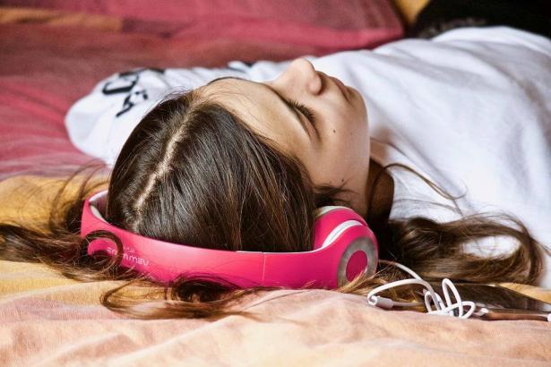دراسة أمريكية تحذر من خطورة قلة النوم على المراهقين