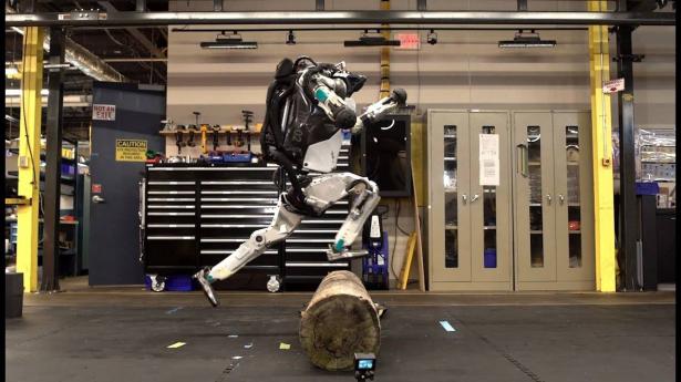 روبوت جديد قادر على الجري والقفز والتسلق والحفاظ على توازنه