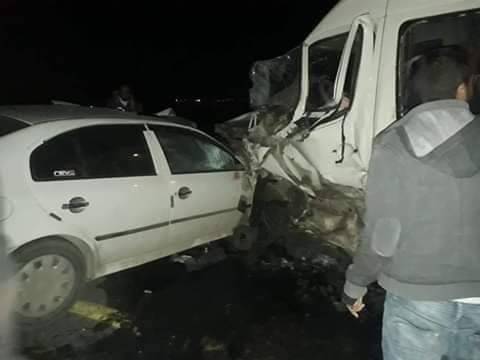 مصرع مواطن واصابة 20 في حادثي سير جنوب الخليل بين 5 مركبات