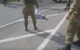 اطلاق نار على شاب بزعم محاولة طعن في الخليل