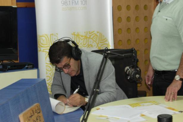 مرشح الرئاسة بطلعة عارة يوقع على ميثاق الشرف