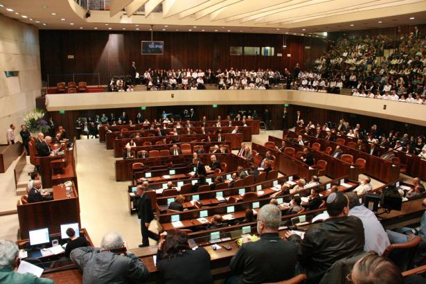 مشروع قانون إسرائيلي لإبعاد عائلات منفذي العمليات