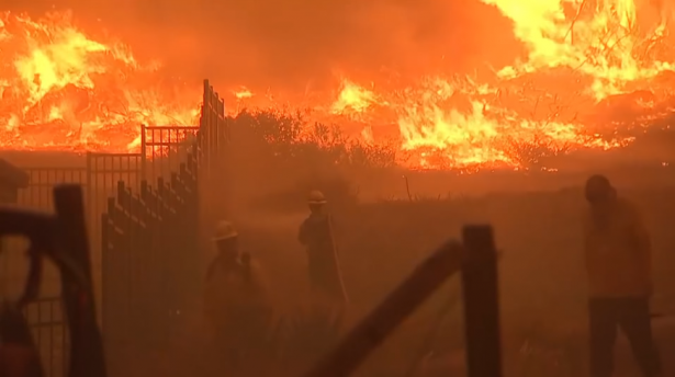ارتفاع ضحايا حرائق كاليفورنيا إلى 25 قتيلا