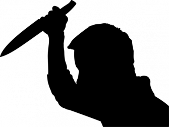 طعن رجل من دبورية على ايدي جاره