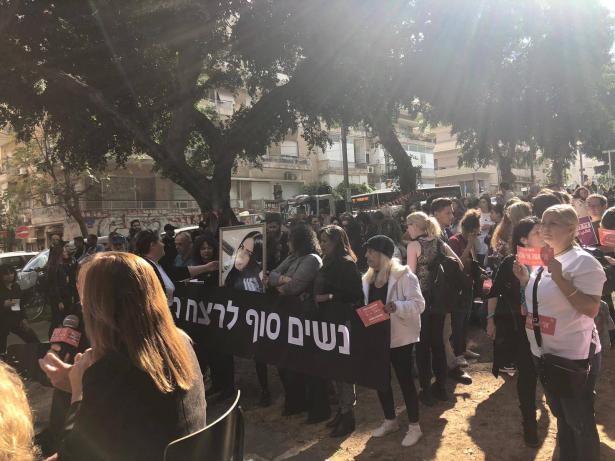انطلاق المظاهرة المنددة بقتل النساء في تل ابيب
