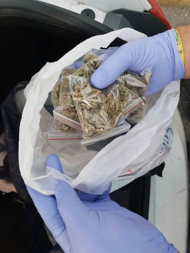الضابط اباسولي يكشف للشمس عن اعتقال عصابة مخدرات استخدمت تطبيقًا خاصًا للبيع