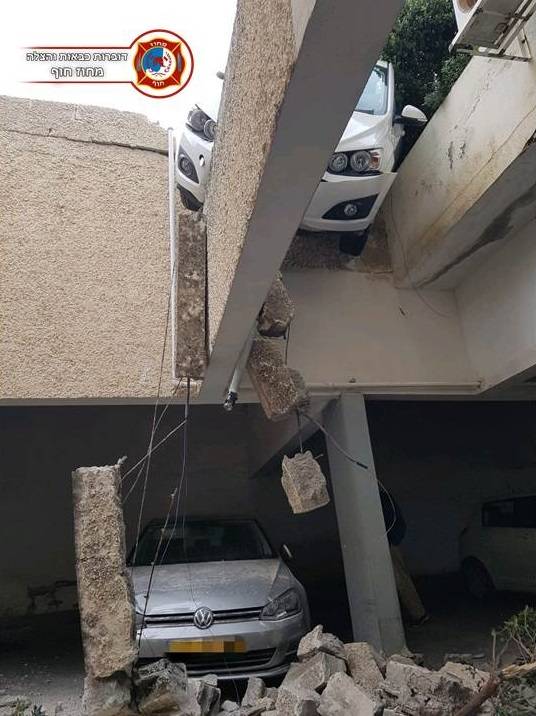 حيفا: سائقة تفقد السيطرة على سيارتها في موقف سيارات فتنقلب