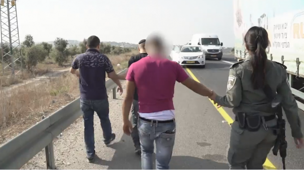 الشرطة توثق عملية مطاردة واعتقال فلسطينيين دخلوا الى البلاد بصورة غير قانونية