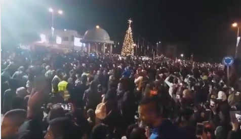 احتفال جماهيري باضاءة شجرة الميلاد في طرعان