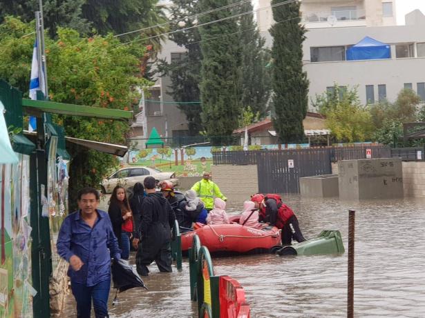 سلطة الاطفاء والانقاذ تحذّر من السيول والفيضانات وتناشد بتوخي الحذر