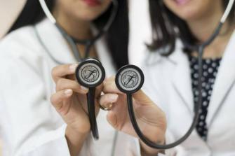 خريجو الطب من جامعات الضفة الأفضل في البلاد