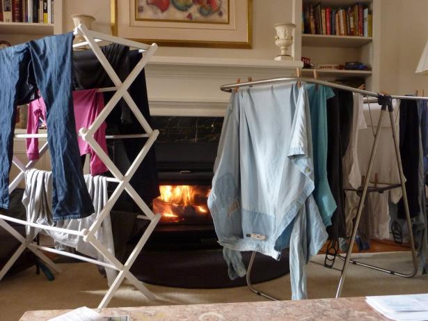 ما هي مخاطر نشر الثياب داخل المنزل؟