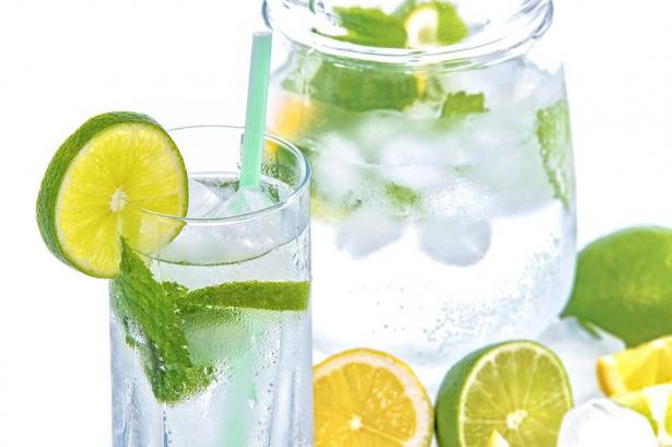 فوائد لشرب الماء مع الليمون صباحا